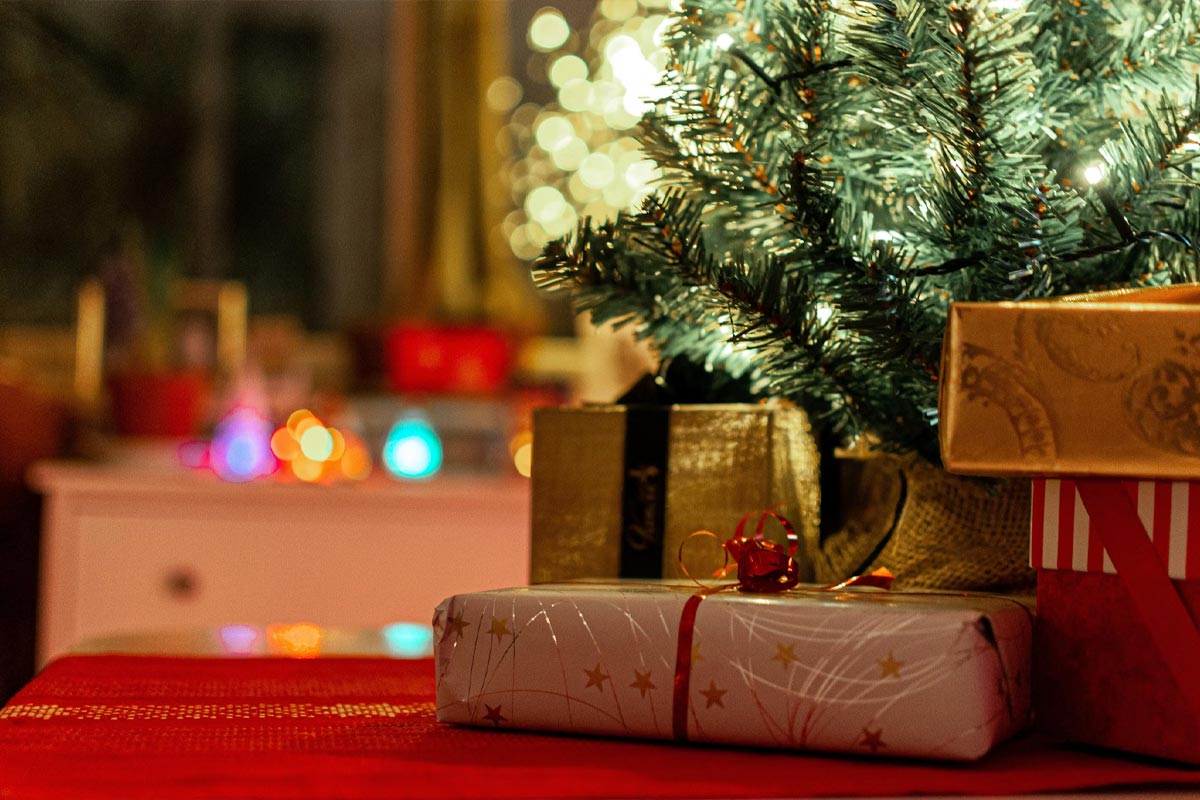 The Ultimate Guide to Gift-Giving Season: Meaningful, Stress-Free Gifts Featuring What A Crock Meals