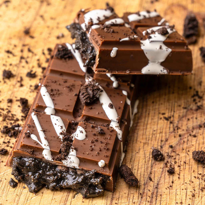 Cookies & Cream Chocolate Bar